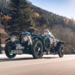 Bentley Blower Jnr va por un árbol de Navidad a Suiza (Video)