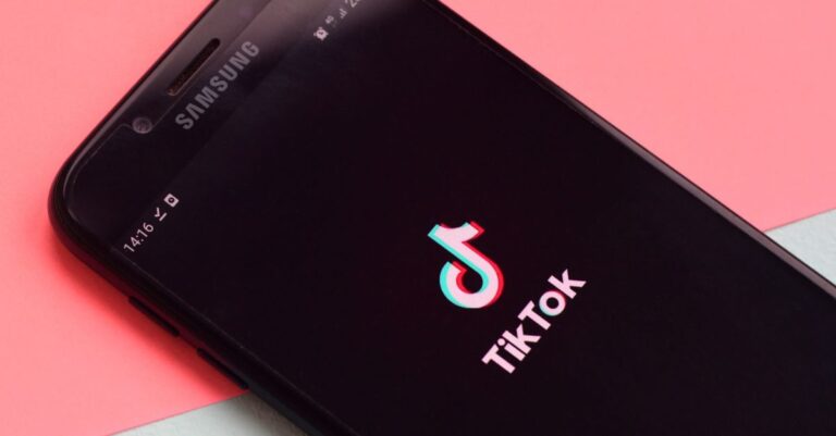 Lee más sobre el artículo ¡TikTok podría quedar vetada de Estados Unidos! Cámara de Representantes da un duro golpe