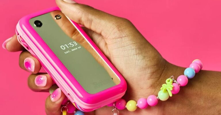 Lee más sobre el artículo Lanzamiento del HMD Barbie Phone: Diseño nostálgico y rosa vibrante