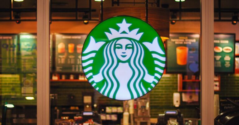 Lee más sobre el artículo Nuevo CEO de Starbucks: Brian Niccol toma en el mando