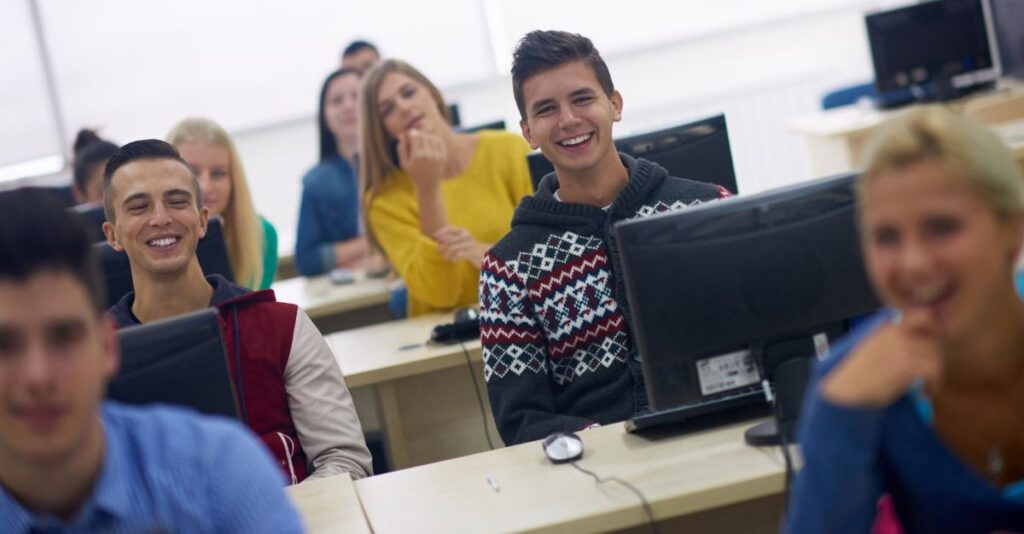 Estudiantes jóvenes