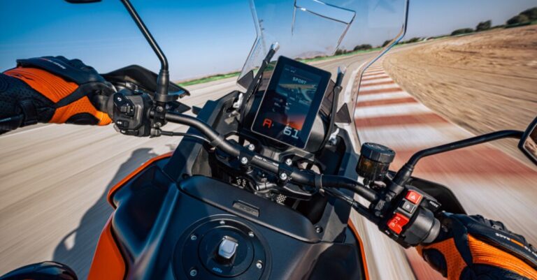 Lee más sobre el artículo Motos KTM estrenan Android Automotive: Características, novedades y disponibilidad