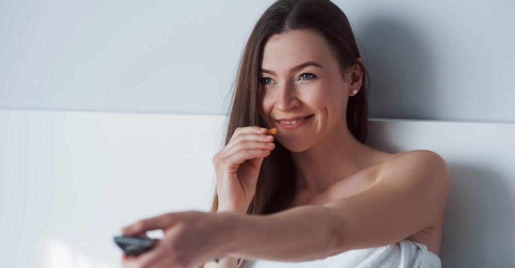 Mujer viendo tv