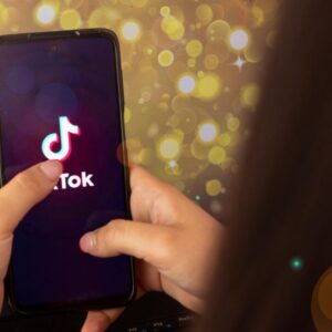 Lee más sobre el artículo Perplexity AI ofrece fusión a TikTok: Una propuesta para evitar el bloqueo en EEUU