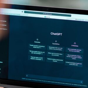Lee más sobre el artículo Desactiva la opción “Compartir datos” en ChatGPT: ¿Cuál es el riesgo y por qué deberías hacerlo?