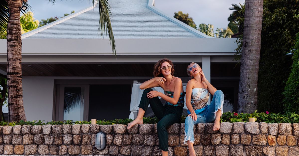 Amigas en propiedad vacacional de Estados Unidos